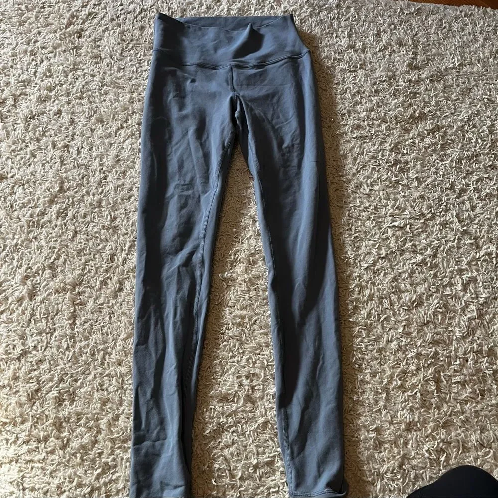 Alo Yoga light grey full length leggings size medium
